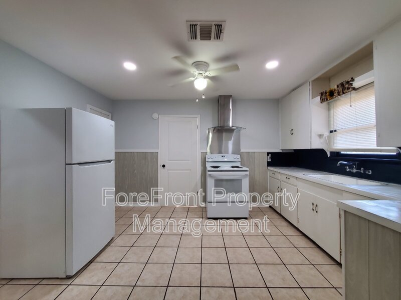 503 22nd Street  TX 78861 - Photo 7