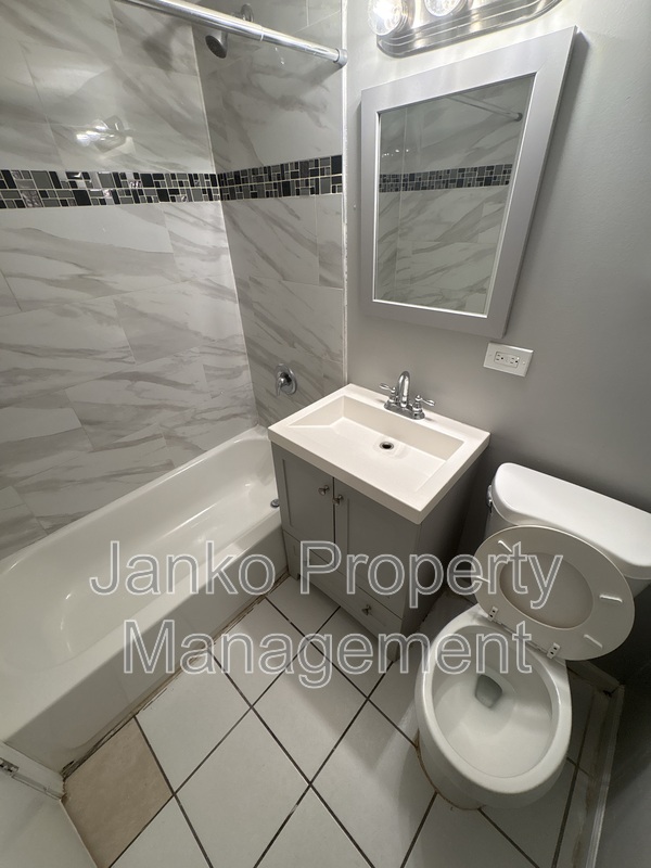 South Chicago Heights Condo: 3343 Commercial Ave