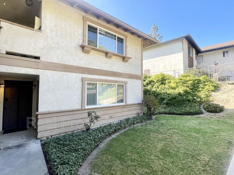 Oceanside Townhome: 2143 Via Esmarca