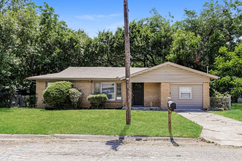 Cleburne House: 607 Dixon St