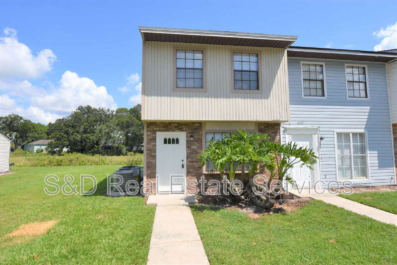 Lakeland House: 1440 Ridge Lake Ct.