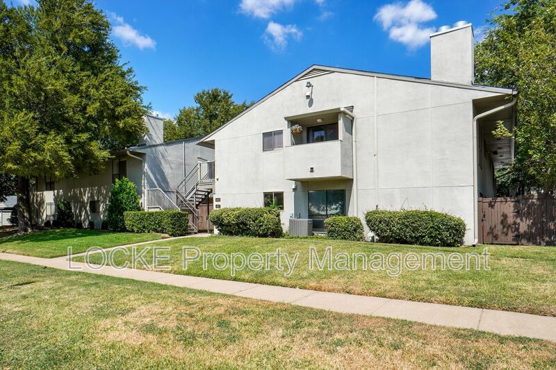 Fort Worth House: 4908 Byers Ave