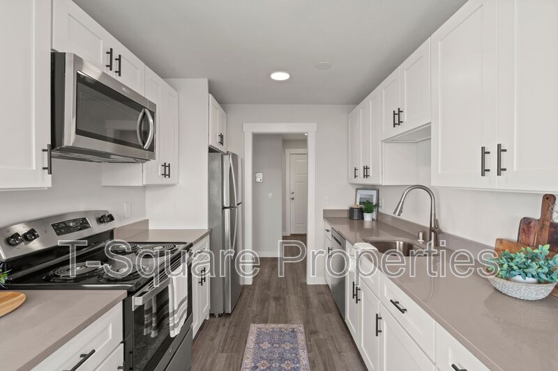Everett House: 2918 Nassau St