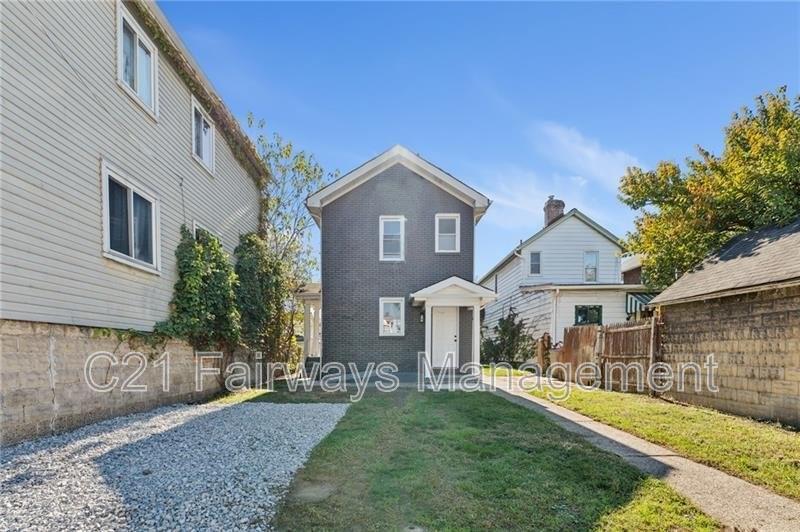 Homestead House: 233 East 19th Avenue