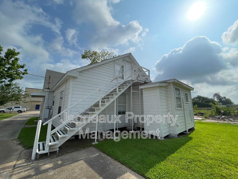 Sulphur Condo: 415 Ash St