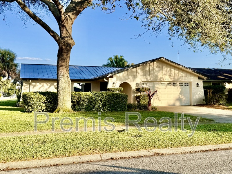 Clearwater House: 2381 Timbercrest Circle W