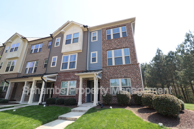 Cary House: 119 Ballyliffen Ln