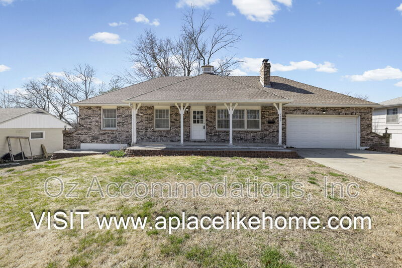 Raytown House: 7820 Arlington Ave