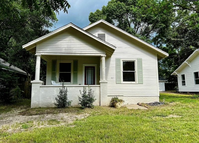 MOBILE House: 209 S FULTON ST