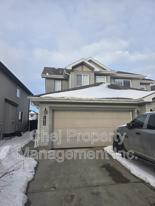 Edmonton House: 1571 Rutherford Rd SW