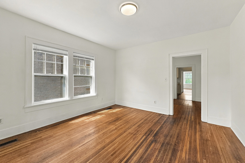 Photograph 4 of 2317 East Magnolia Avenue, 2