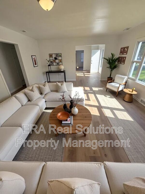 Columbus House: 1665 Elaine Rd