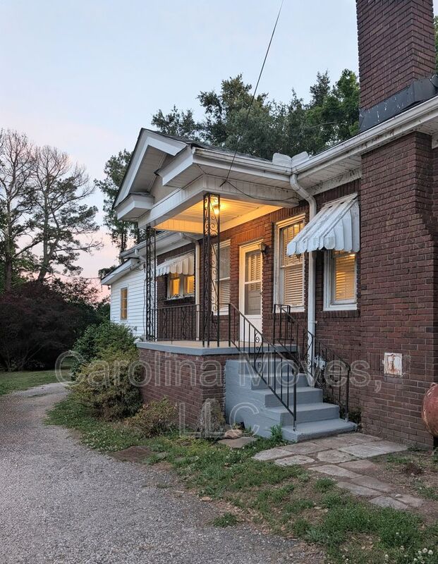Taylors House: 26 E. Main St.