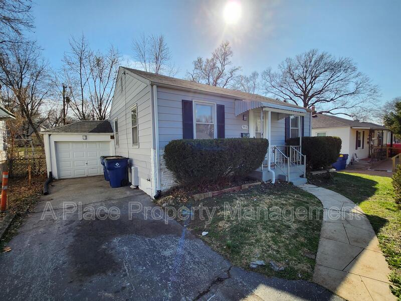 St. Louis House: 9416 Kathlyn Drive