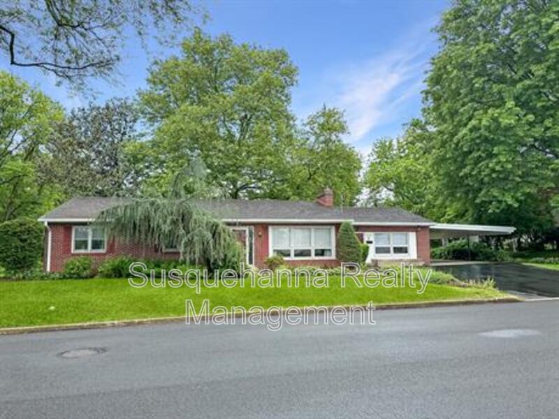 Hummelstown House: 215 Division Street