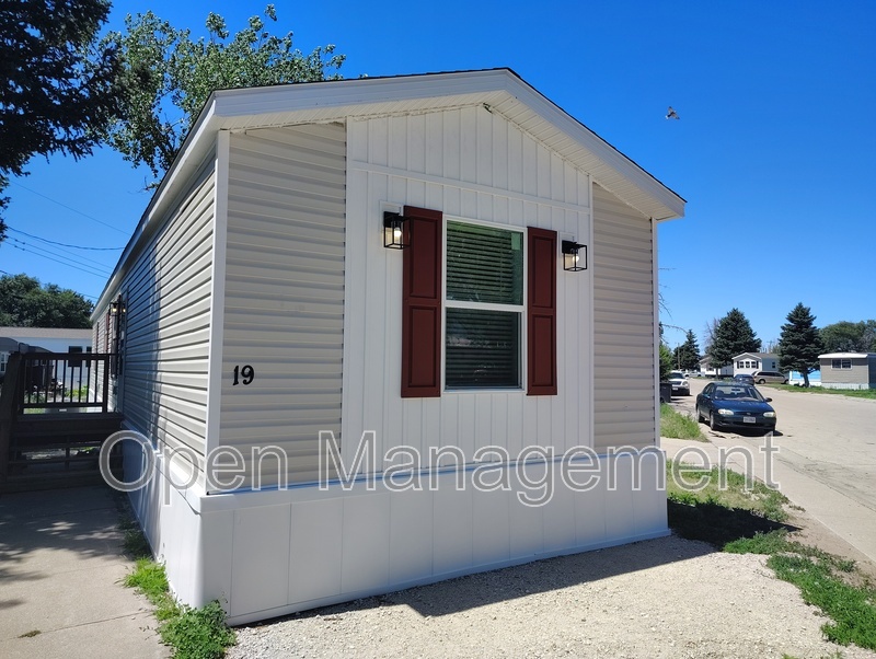 Gering House: 120 Terry Blvd