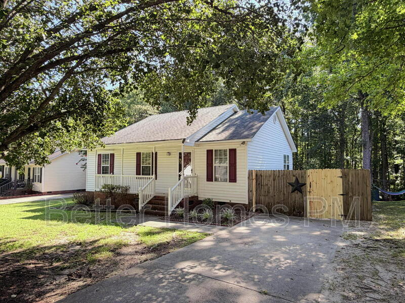 Knightdale House: 5716 Woof Place