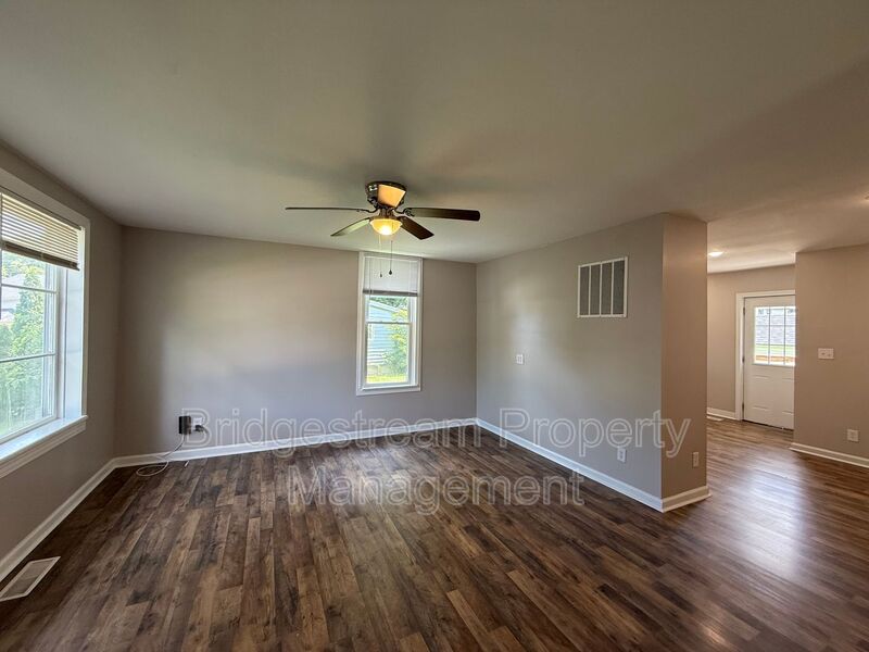Troy House: 921 S. Kent Lane