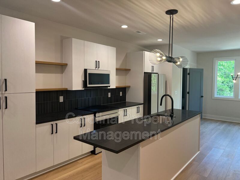 Charlotte House: 1356 Briar Creek Rd