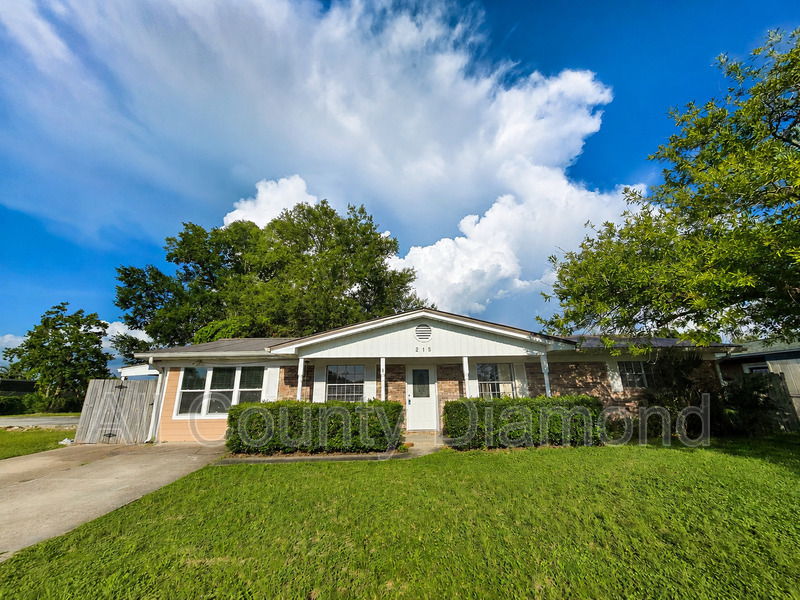Panama City House: 215 S Kimbrel Ave
