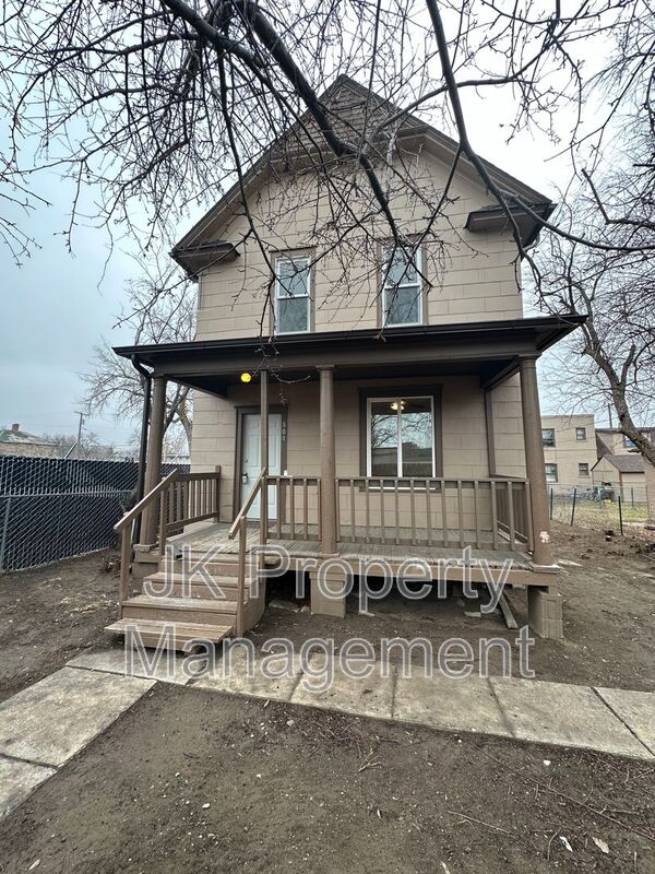 Great Falls House: 604 2nd Ave S