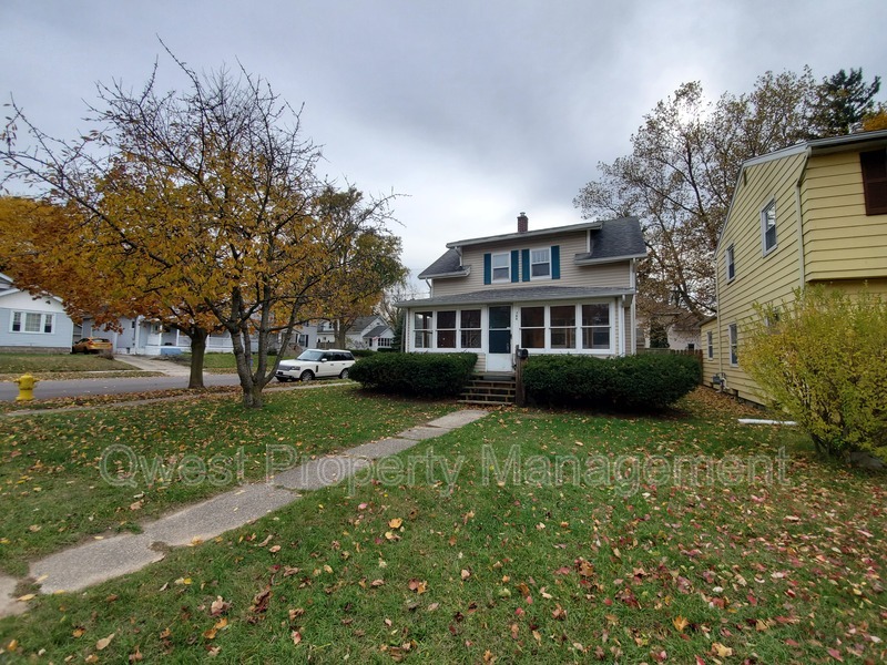 Grand Rapids House: 784 Eleanor NE