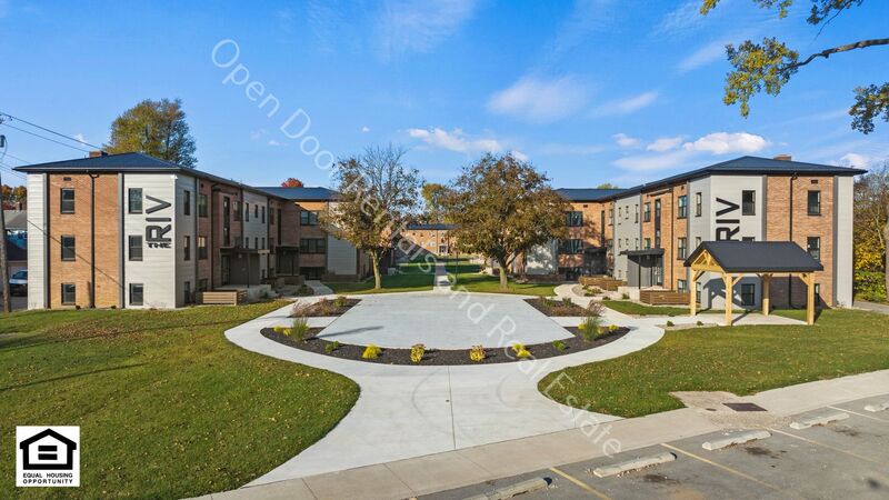 Fort Wayne House: 1823 Griswold Drive R22