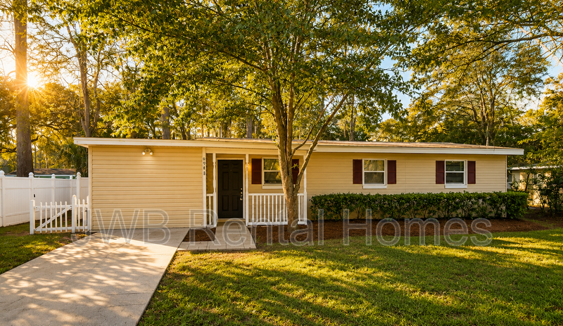 Jacksonville House: 6948 Christopher Robin Dr