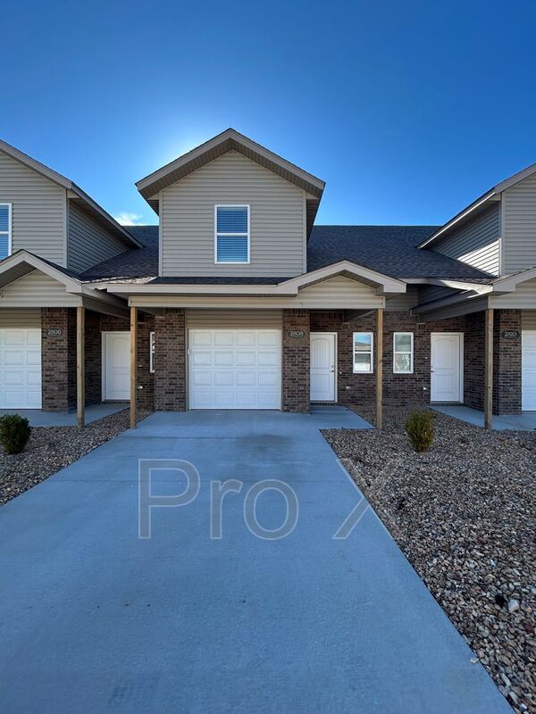 Rogers House: 2808 W Mockingbird Ln