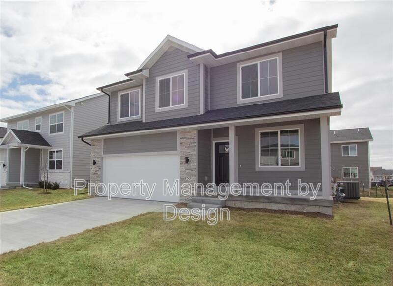 Waukee House: 730 Southeast Booth Avenue