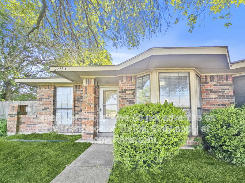 Rowlett House: 2713 Stanford St