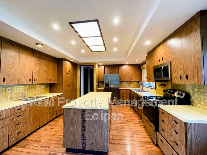 Bellevue House: 11105 SE 59th St