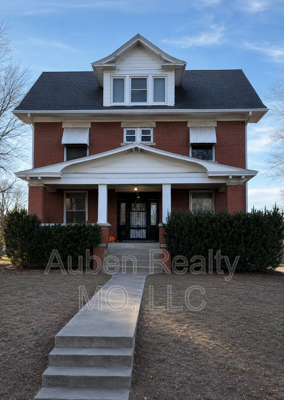 Independence Condo: 726 N River Blvd