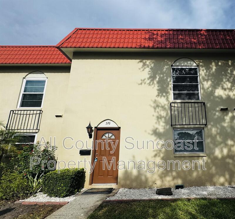 Dunedin Townhome: 2700 Bayshore Blvd