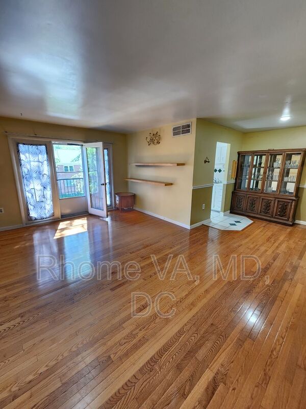Fairfax Condo: 9473 Fairfax Blvd