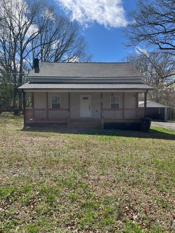 Asheboro House: 551 Ridgeway Cir