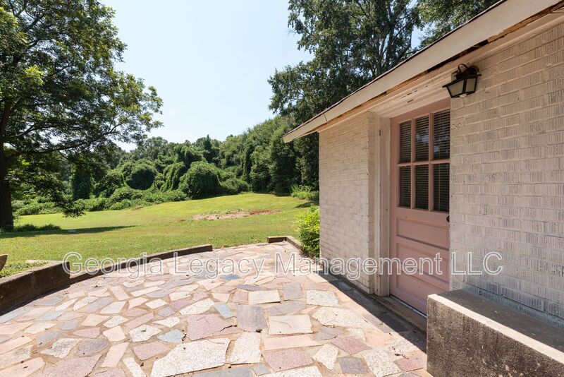 Royston House: 2615 West Main St.