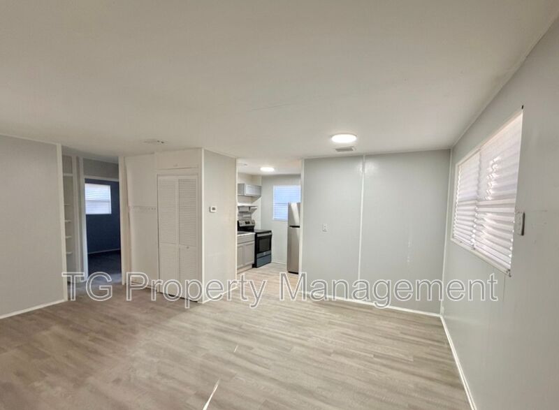 Jacksonville House: 7273 Melvin Rd