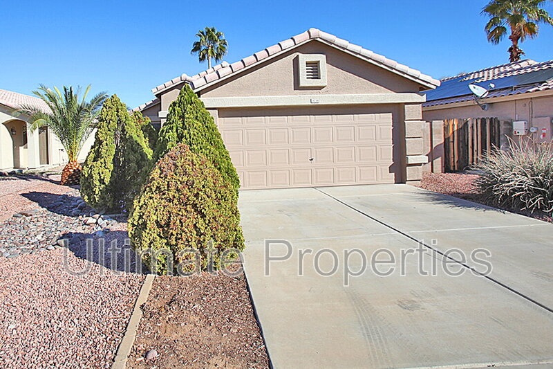 Surprise House: 15738 W Elm St