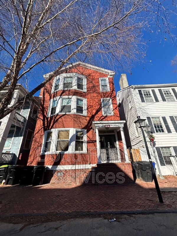 Portsmouth Condo: 422 London St