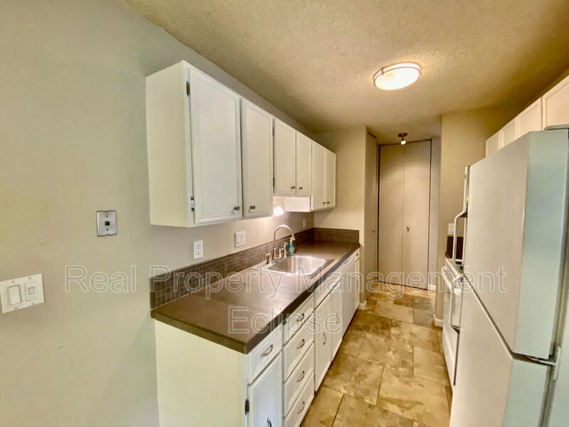 Bellevue Condo: 321 Bellevue Way SE