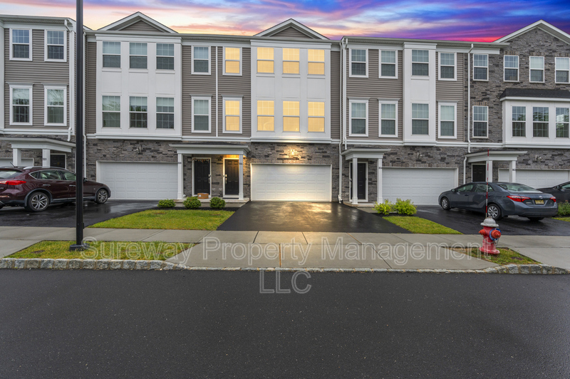 Monroe Township Townhome: 1806 Swales Ct