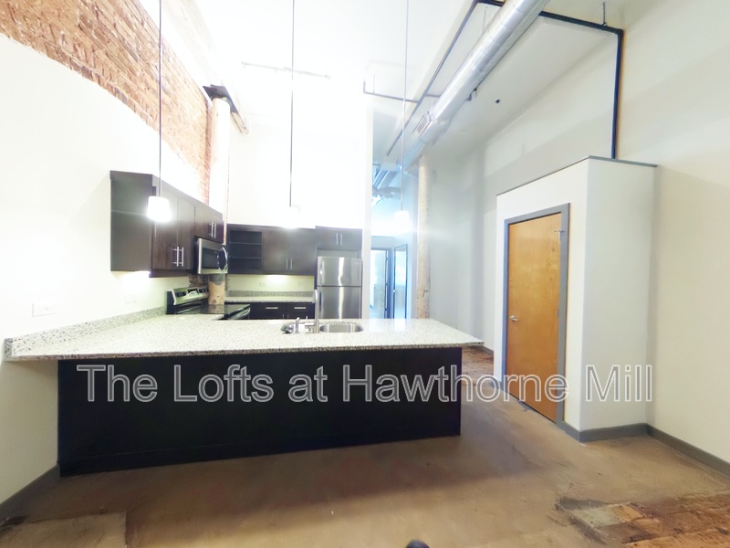 Charlotte Apartment: 1101 Hawthorne Ln