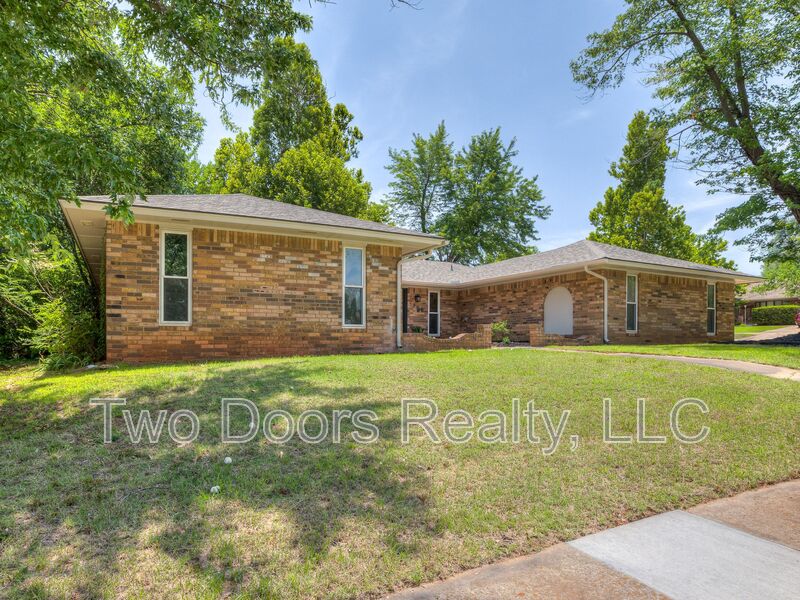Mustang House: 1908 E Willow Creek Terr