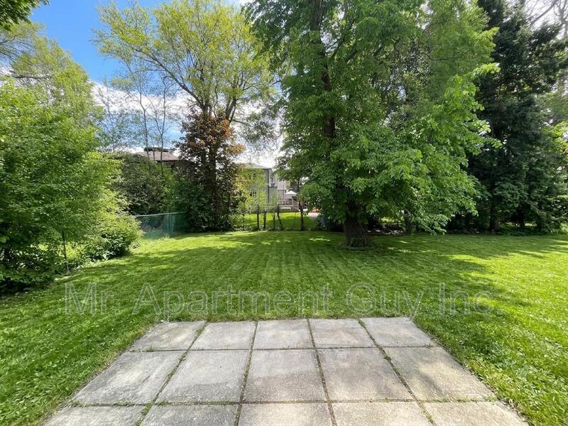 North York House: 127 Palm Dr