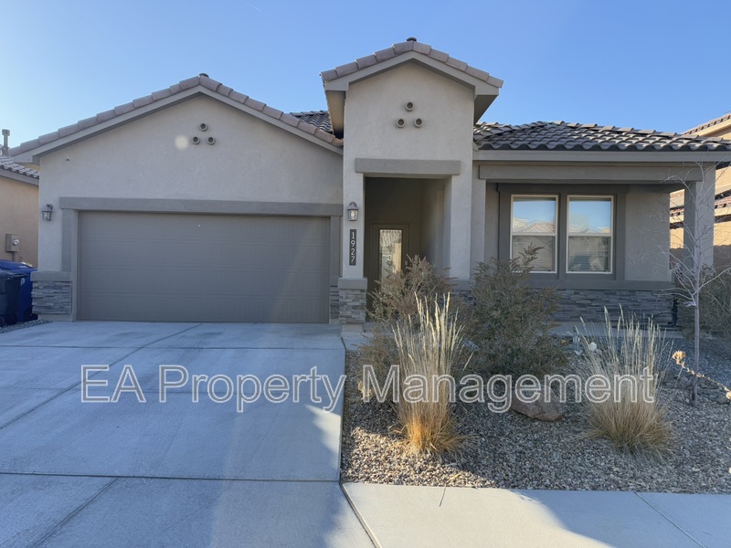 Albuquerque House: 1927 Silver Dollar St SE