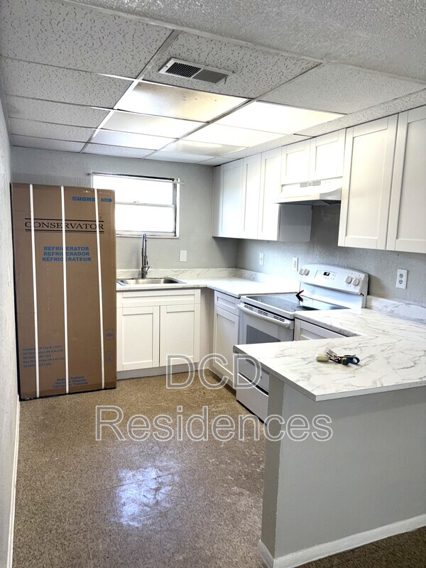 Tampa Condo: 5504 Pine Forest Ct