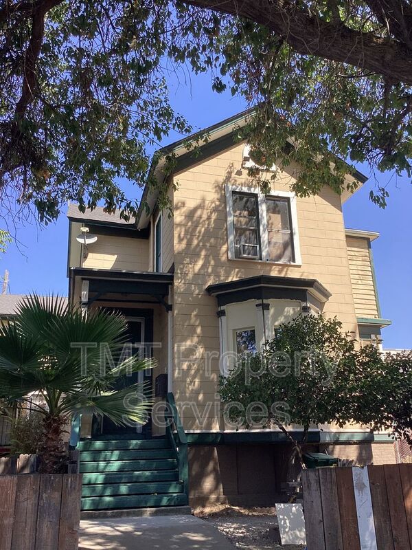 Stockton House: 527 E. Lindsay St