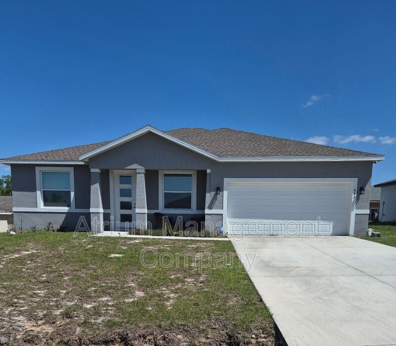 Poinciana House: 642 Desmoines Ct