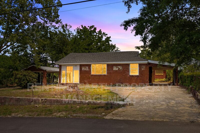 Birmingham House: 108 E Ann Dr SW